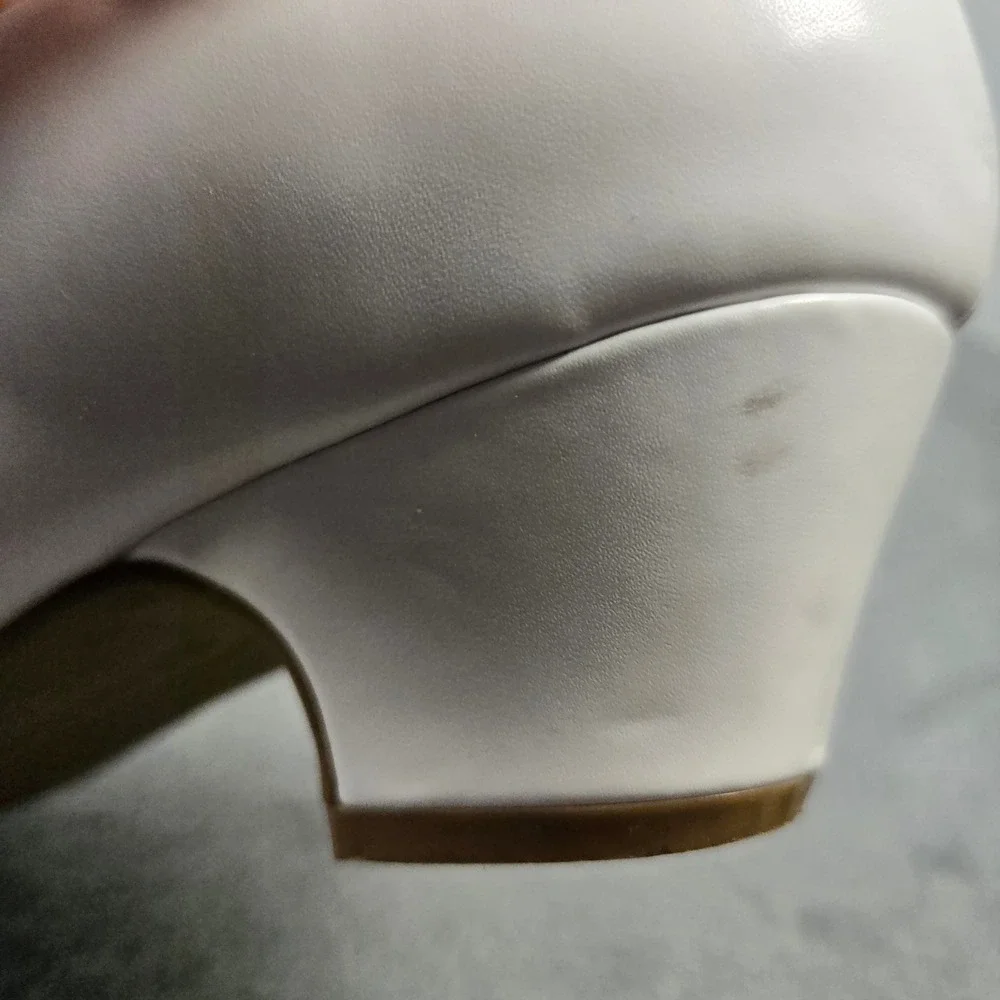 Marbella Cosmos Womens White Low Heel Pumps Pleated Toe Shoes Size 9.5 M